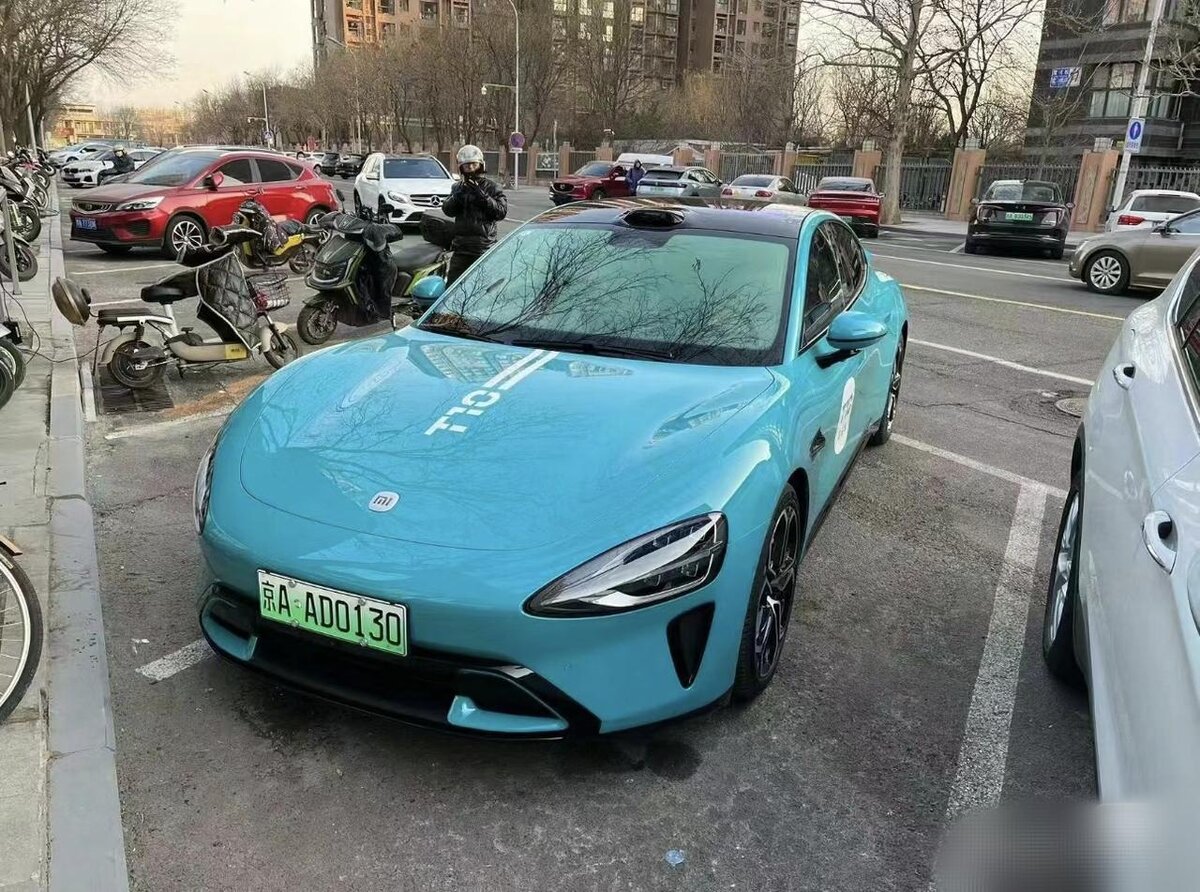 фото Xiaomi su 7 на дорогах Китая