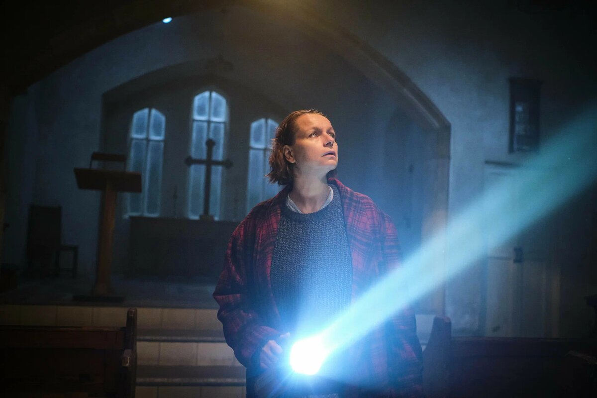 руайри о'коннор фото сбоку. с дж тюдор. себастьян верлак актер. с дж тюдор. тюдор с.