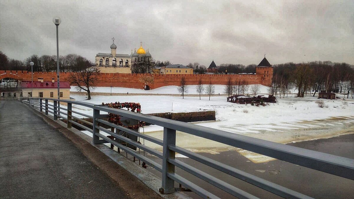Вид на Новгородский Кремль - Детинец.
