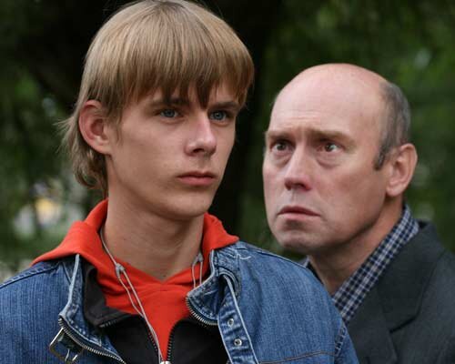 Кадр из фильма  "Сынок" https://www.kino-teatr.ru/kino/movie/ros/16434/foto/98993/#foto