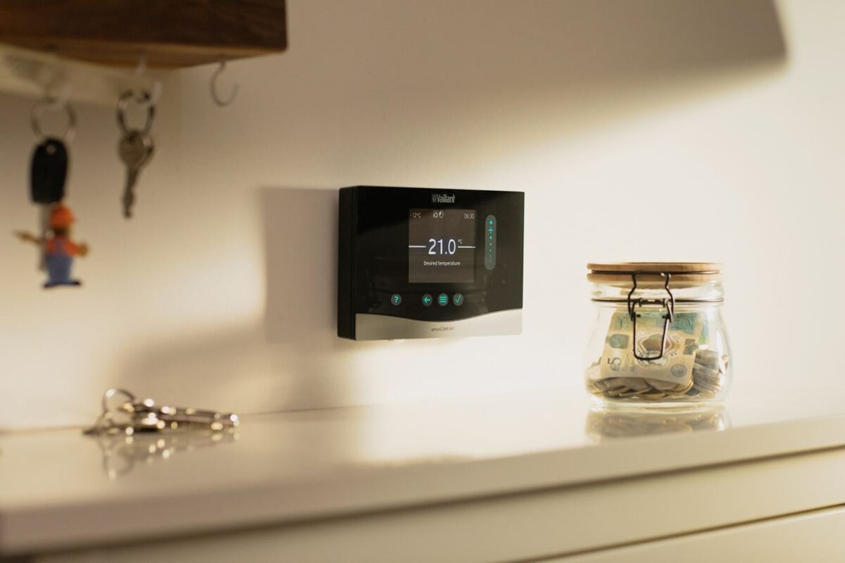 Погодозависимый регулятор с сенсорным управлением Vaillant sensoCOMFORT VRС 720