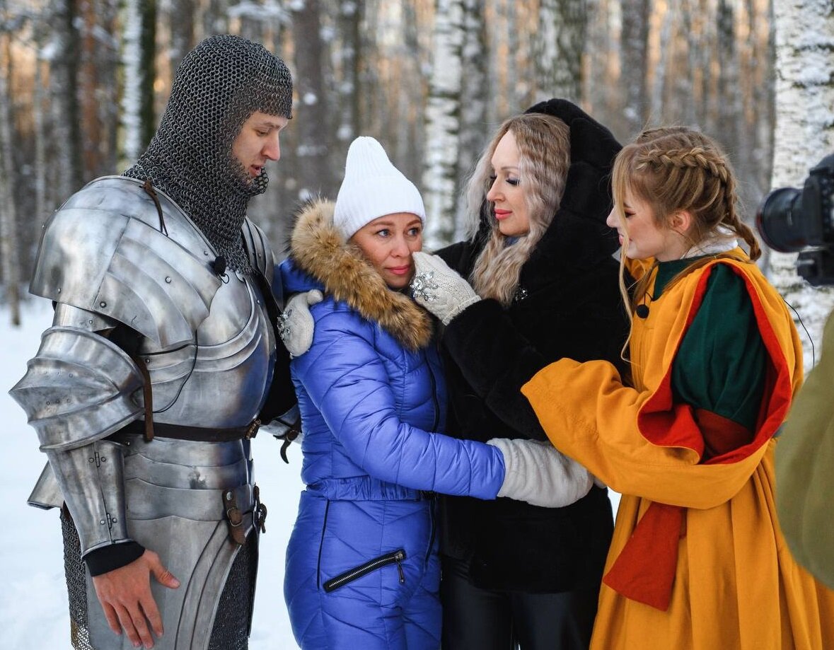 Саша Демин и Лиза Субботина с мамами (фото из Telegram)