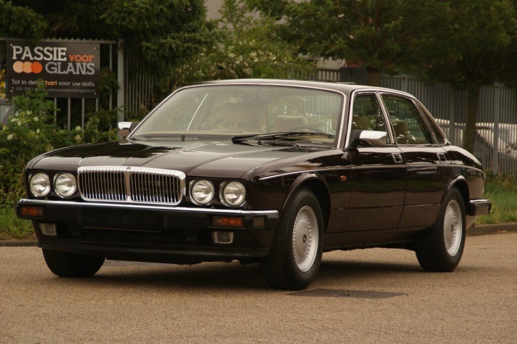 Автомобиль Jaguar Daimler