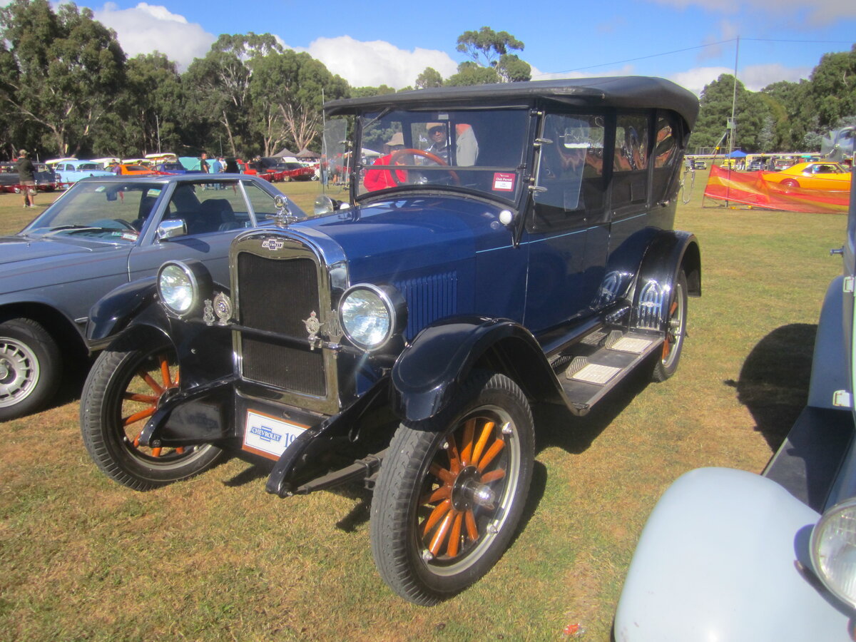 Chevrolet Model K. Источник: https://upload.wikimedia.org/wikipedia/commons/a/a2/1925_Chevrolet_Series_K_Tourer.jpg 