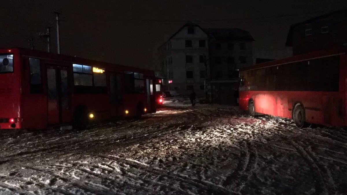     Жители поселка Аметьево на встрече с депутатами казгордумы пожаловались на работу автобуса маршрута №2. По словам горожан, интервал между транспортом достигает часа.