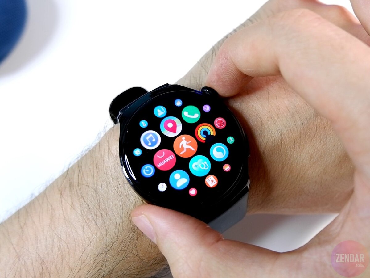 Если нажать на колёсико на главном экране, попадёшь в меню приложений