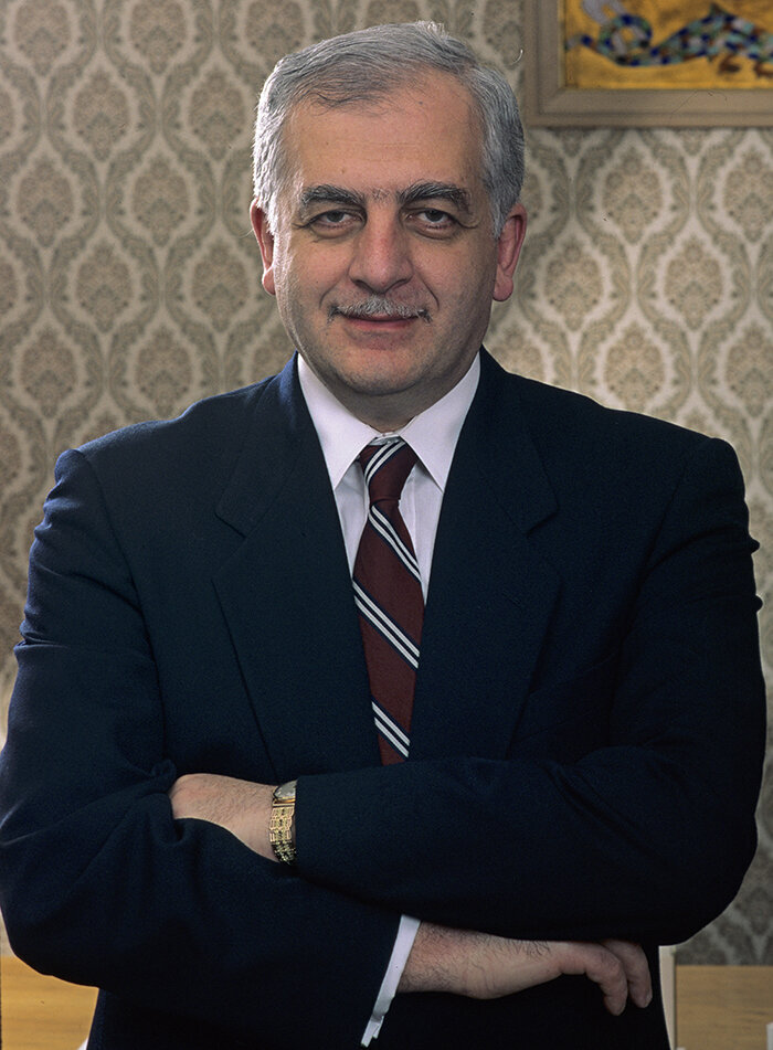 Звиад Гамсахурдия (1939 - 1993) - советский и грузинский писатель, ученый, диссидент и политик. Президент Грузии (1991 - 1992).