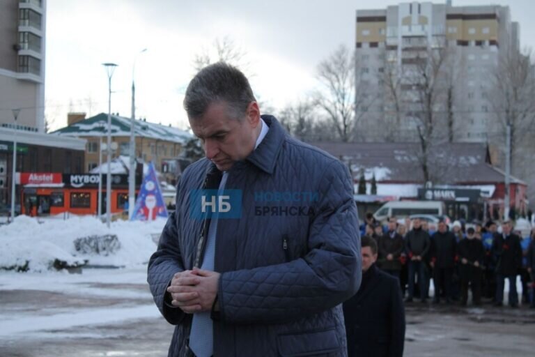 Глава руководитель партии. Глава руководитель партии