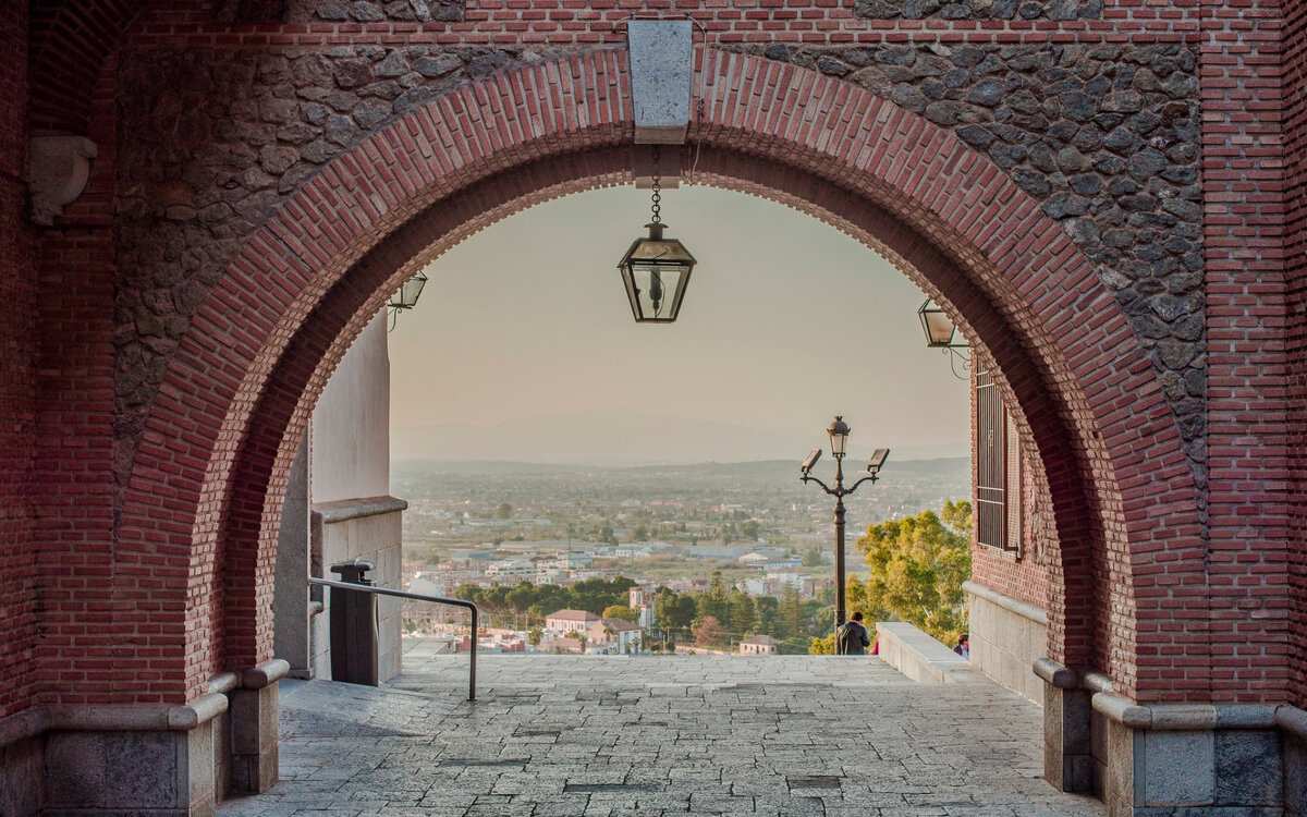 Просто красивая арка.