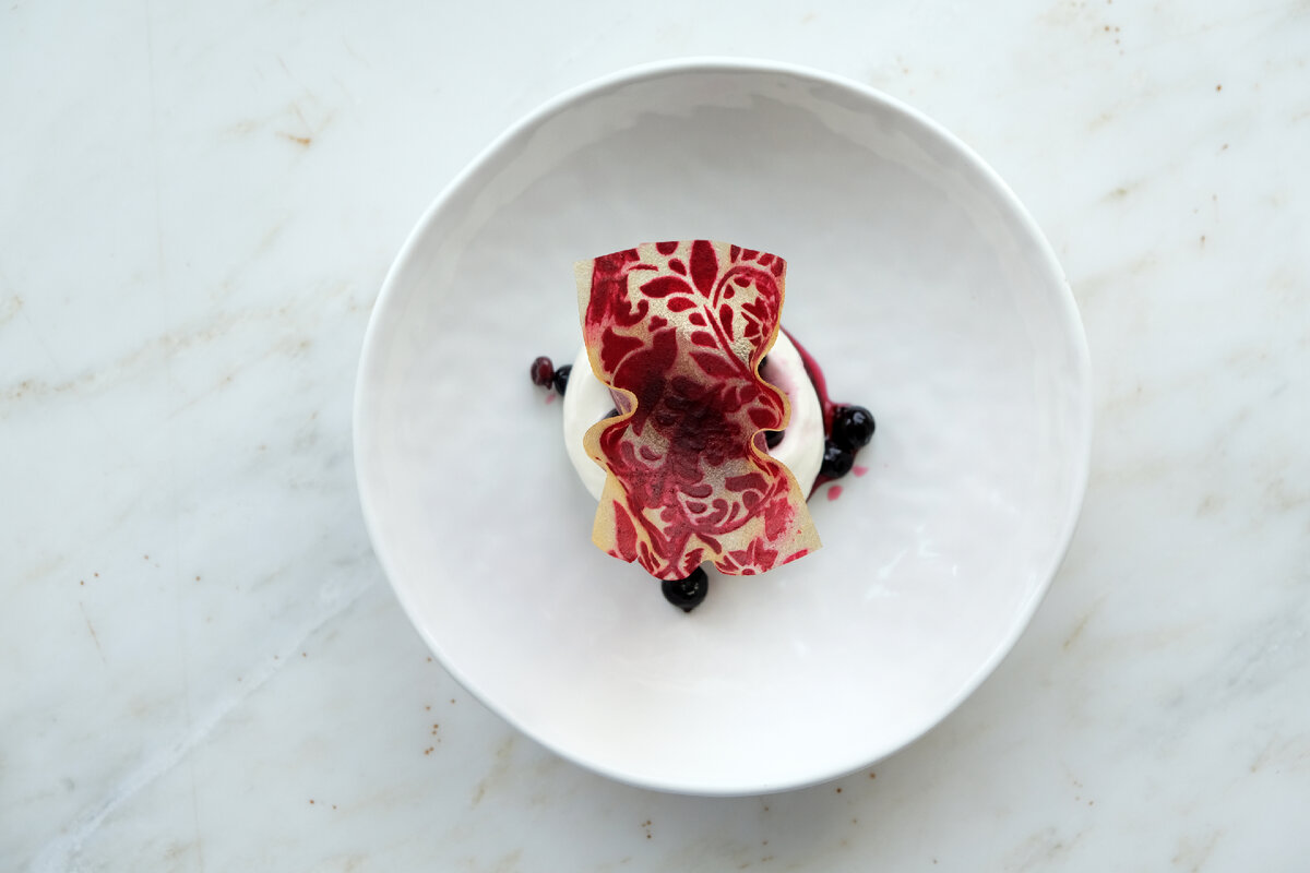 Конфи кули. Клюквенное конфи. Ванильный бисквит с клубничным конфи. Конфи кули. Конфитюр конфи компоте кули.