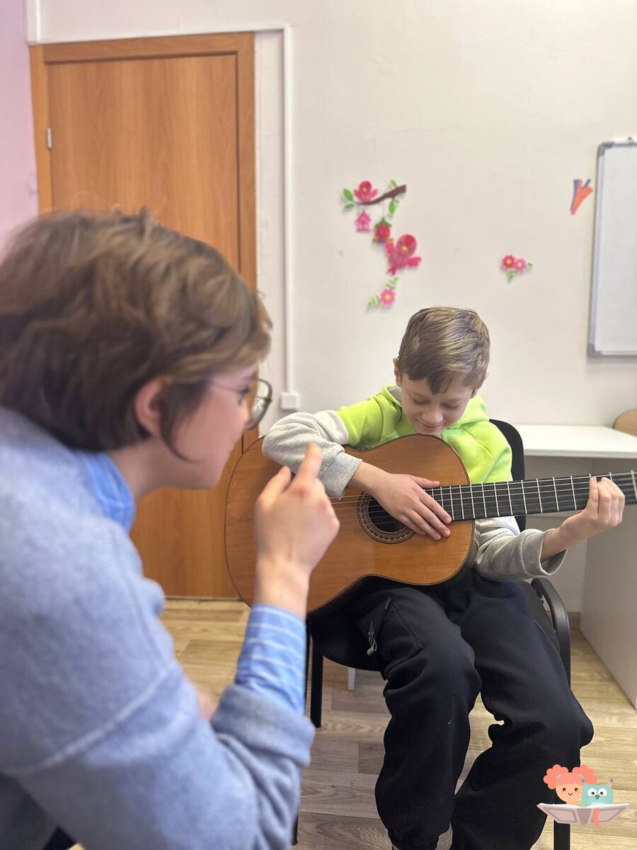 Уроки игры на гитаре в Центре Лизы, январь 2024 года 