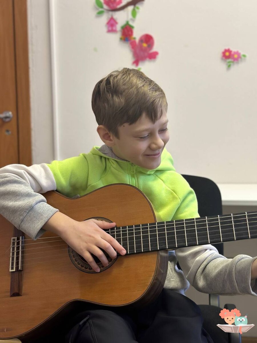 Уроки игры на гитаре в Центре Лизы, январь 2024 года