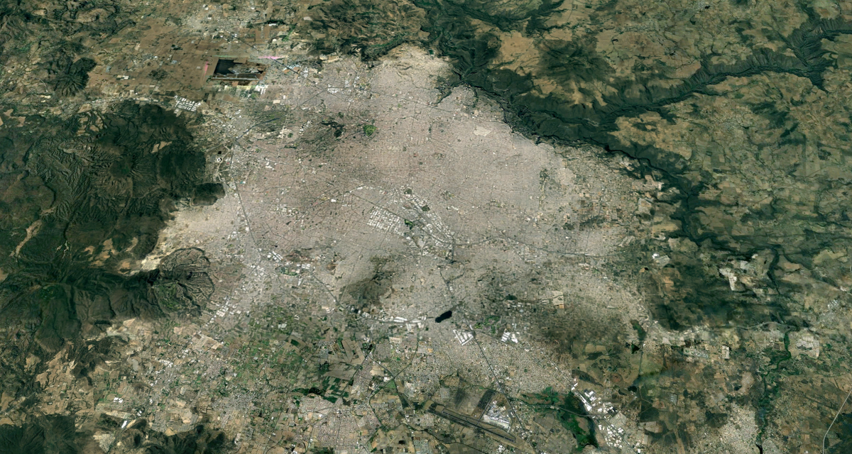 Город Гвадалахара в Свободном и Суверенном Штате Халиско, Мексика. Координаты: 20.676941, -103.345927, высота - 2.000 метров. Тип: Спутник, режим: Глобус, Вид 3D, без ярлыков, Google карта.