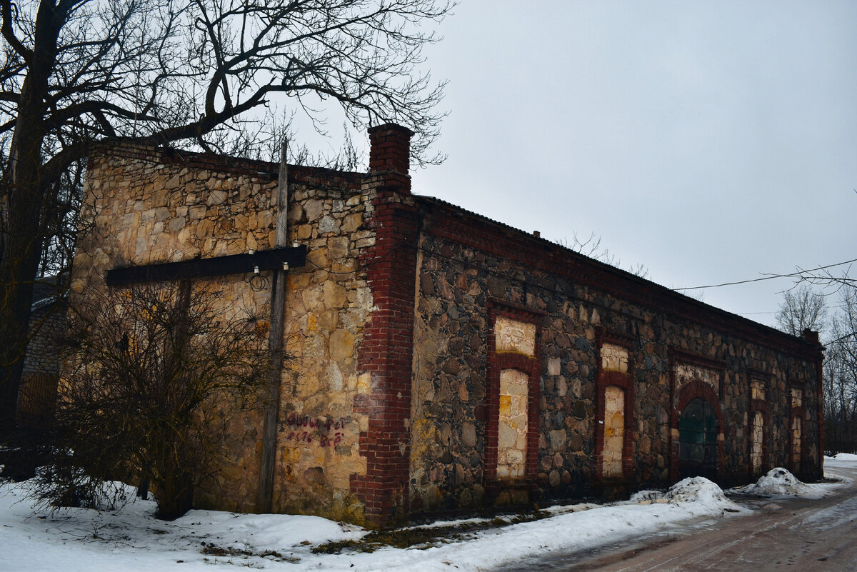 Немного обо мне. Я езжу со своим фотографом по всей России. Рассказываю про большие и маленькие города. Их плюсы, минусы, а также достопримечательности. А не так давно я посетил ещё и Турцию. Читайте.-2