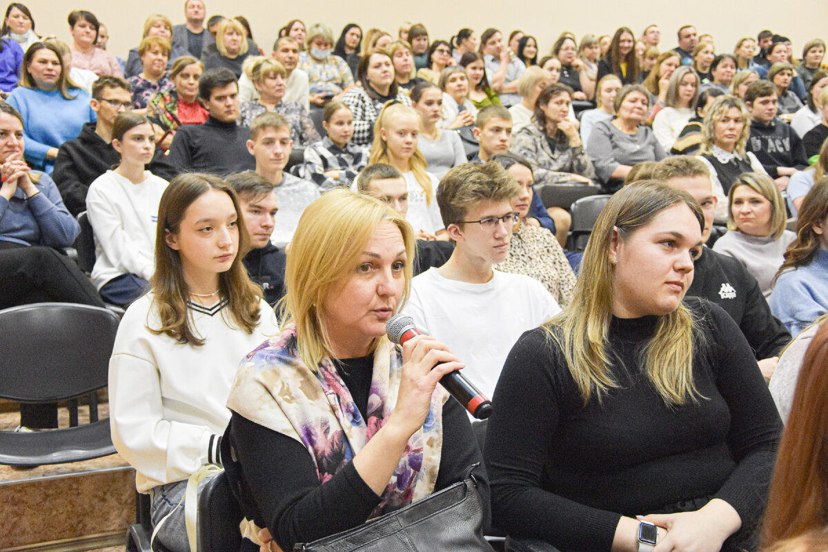 Диалог на равных. Глава округа провела встречи с молодёжью | Сельская новь  (Прокопьевский муниципальный округ) | Дзен