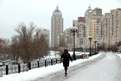    Набережная Оболони, где сейчас снуют нацисты. Фото: Hennadii Minchenko/Keystone Press Agency/Globallookpress