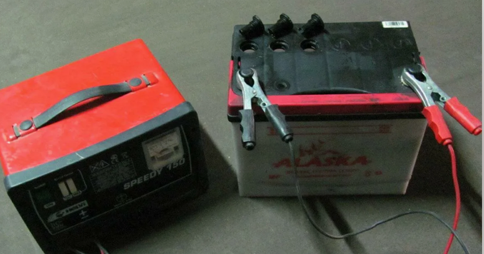 Зарядка для автомобильного аккумулятора вымпел 216. Зарядное акб автомобиля genesis. Как заряжать аккумулятор вымпелом. Вымпел 323 зарядное. Нпп зарядка для акб.