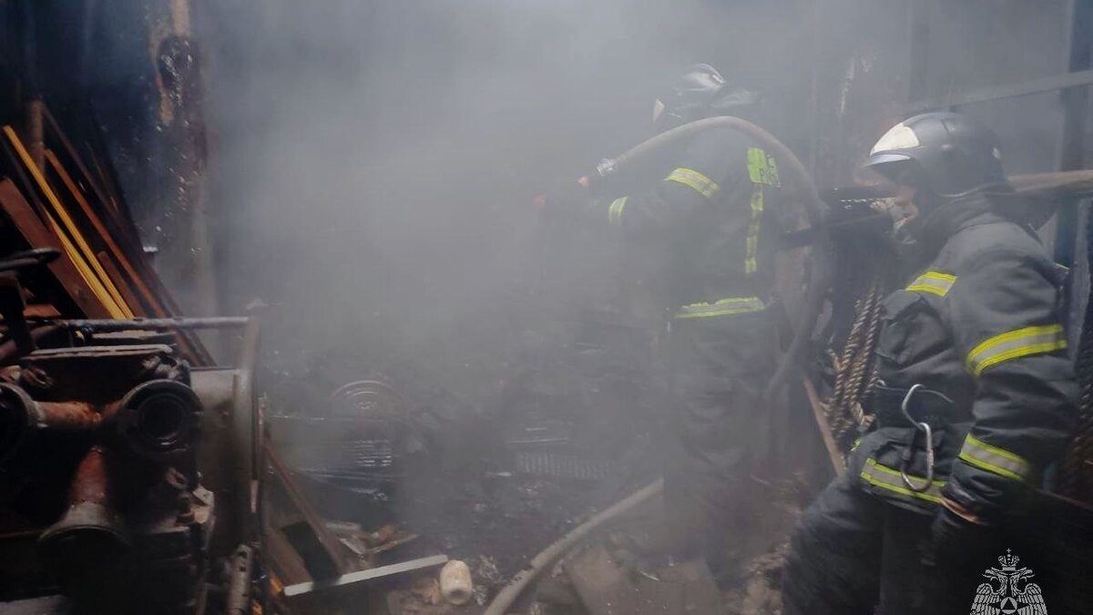     Вчера, 5 февраля, в поселке Ливадия в Приморье произошел пожар на судне, которое было выведено из эксплуатации и подлежало утилизации. На ликвидацию возгорания приехало семь огнеборцев.