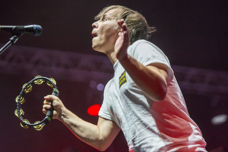 саша эпштейн художник. лето без интернета мумий тролль. мумий тролль без интернета. мумий тролль группа 2005. мумий тролль без интернета.