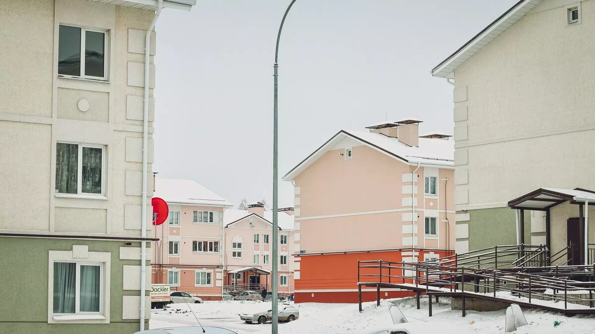     В проблемной части Казани может появиться новый микрорайон. К колоссальной транспортной нагрузке, нехватке инфраструктуры и ненадежным коммуникациями хотят добавить несколько сотен многоэтажек. О том, как выглядит проект и кто объявил властям «войну» за идею его реализации, — в материале Inkazan.