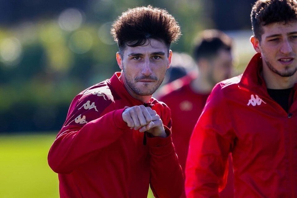    Саид Алиев (справа) в кадре не стал красоваться, зато показал себя на поле Пресс-служба ФК "СКА-Хабаровск"