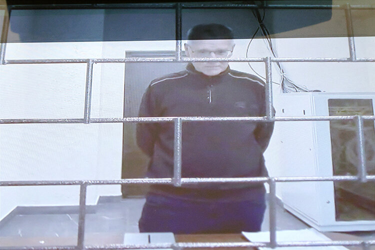    Защитники указали, что нет оснований для содержания Ханбикова под стражей