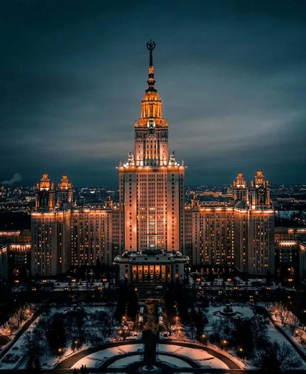 Этаж мгу. Сталинские высотки МГУ. Здание МГУ сталинская высотка. Московский государственный университет им м.в Ломоносова МГУ. Университет МГУ В Москве.