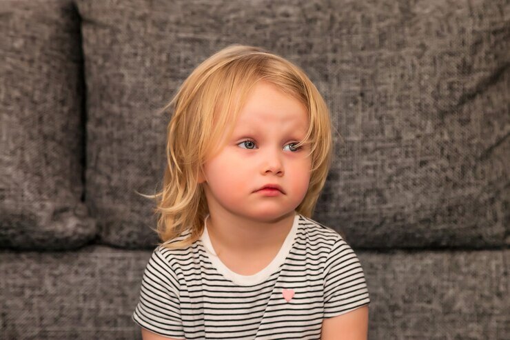 https://ru.freepik.com/premium-photo/portrait-cute-sad-little-blond-baby-girl-three-year-old-sitting-on-sofa-and-looking-away-happy-and-healthy-childhood-concept_16162118.htm