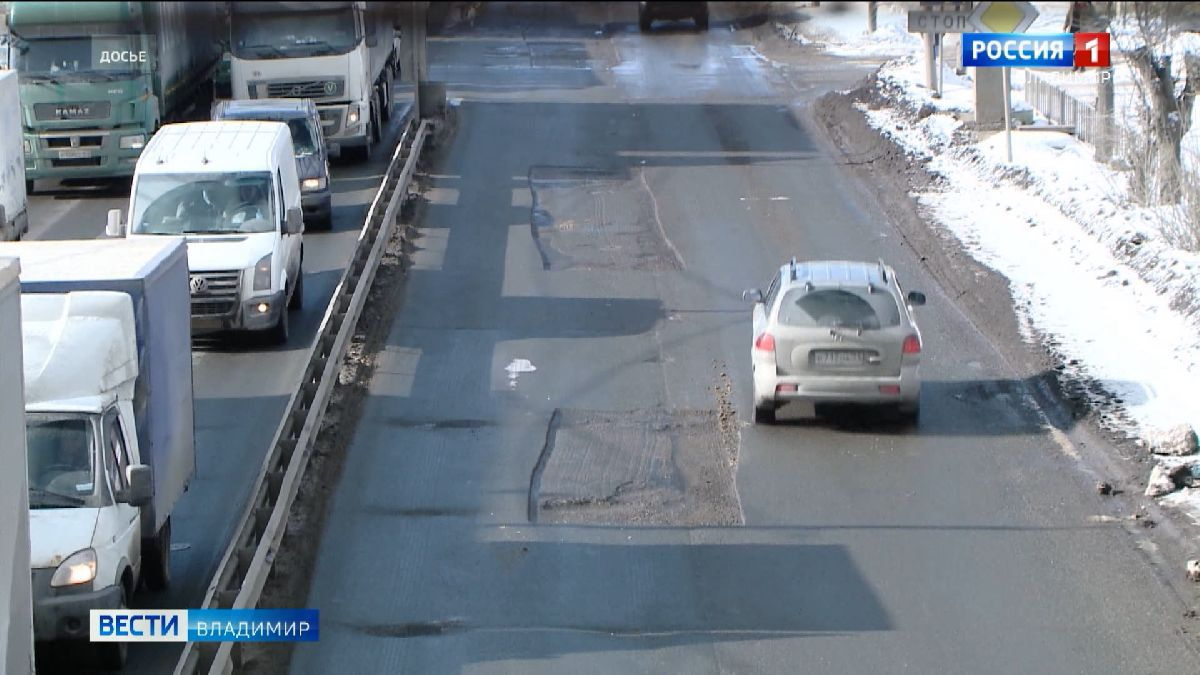 заделка ям в асфальте. заделывание ямы. яму заделали. яму залатали. заделывание ямы.