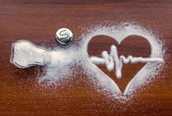 Кардиолог Викас Сандер заявил, что трансжиры, соль и сахар вынуждают сердце и сосуды стареть преждевременно.