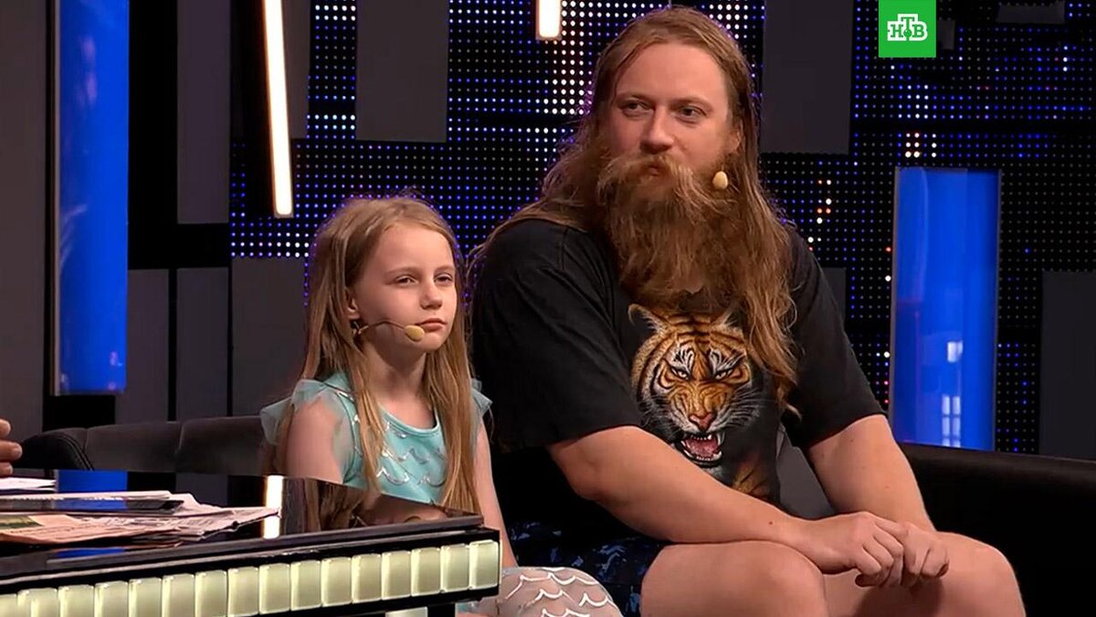 Сколько можно прожить. Цикл у девушек. Сколько девочек на фото. Шутки про цифру 6. Сколько женщины тратят на красоту.