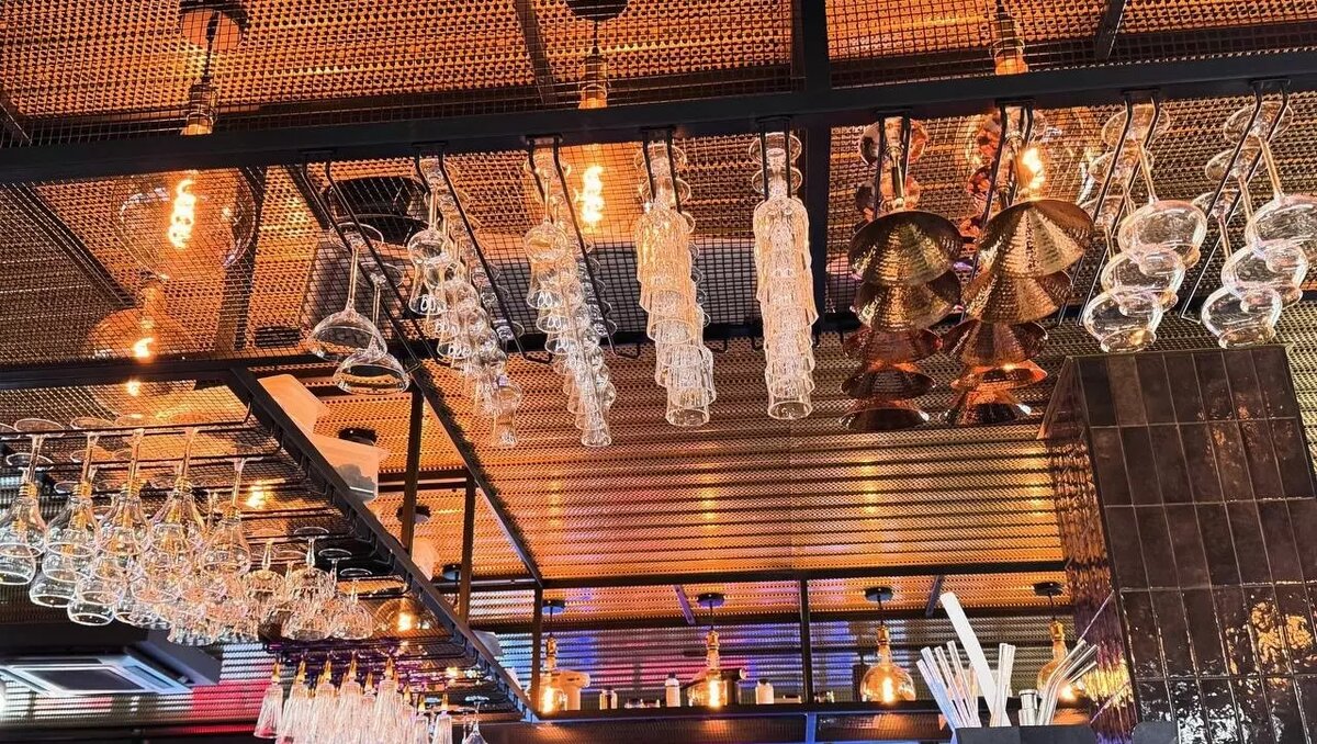     6 февраля отмечается Международный день бармена. В честь праздника NewsNN решил поэкспериментировать и создать коктейли с отсылкой к Нижнему Новгороду и всем, что с ним связано.