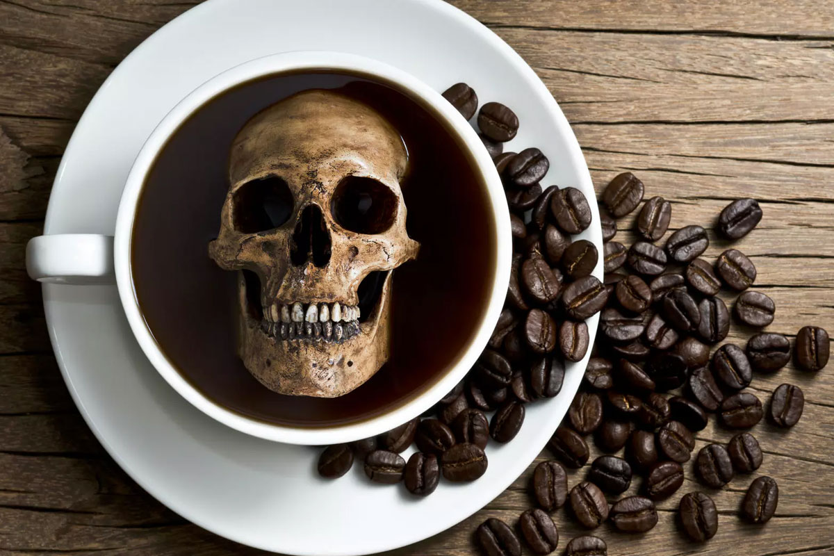 Кружка кофе кофеин. Кофе с черепом. Кофе вреден. Кофейная зависимость. Кофе яд.