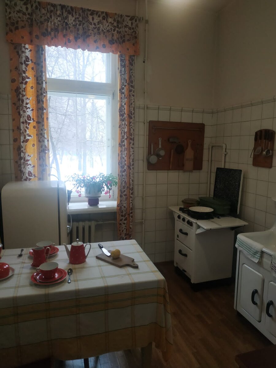 Р люксембург 77 киров. Улица розы люксембург 4. Дом на ул розы люксембург. Красивые дома розы люксембург. Дом на ул розы люксембург.