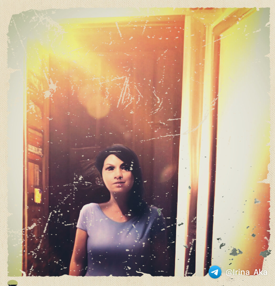 Дверь открыла невысокая, плотная женщина лет тридцати пяти.