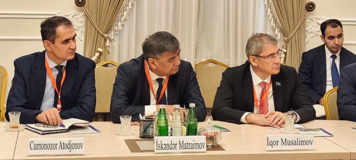 Таблица измерения давления воды. Манометр дм8008-вуф исп 1. Манометр юмас мп160. Соотношение единиц измерения давления таблица. Единицы измерения давления psi.