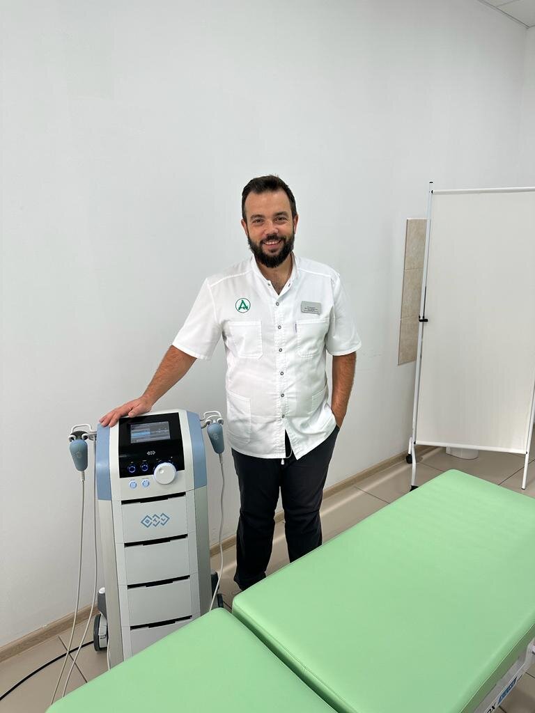 Колесников М. А. с аппаратом BTL-6000 TR-Therapy