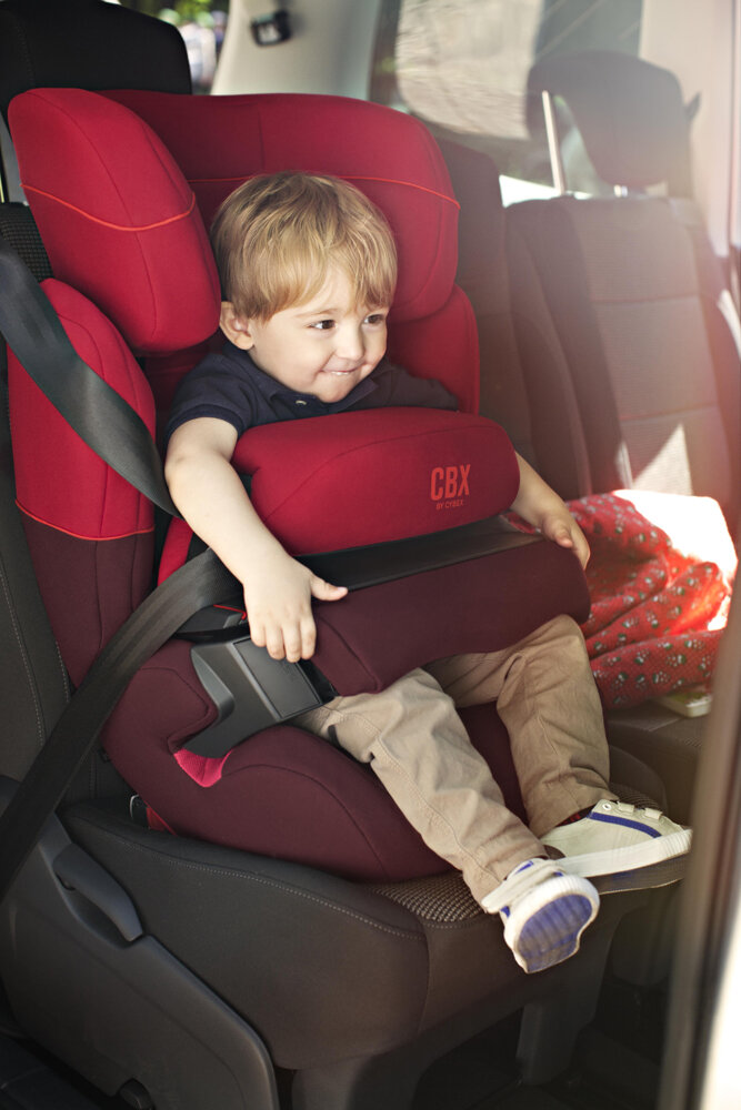 кресло для детей в машину. Joie children's автокресло. автокресло для детей. ребенок в автокресле. кресло для детей в машину.