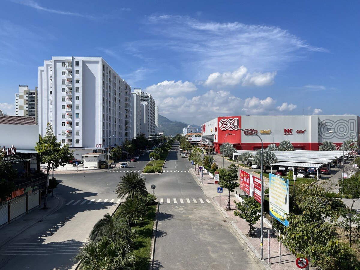 Вид на магазин GO