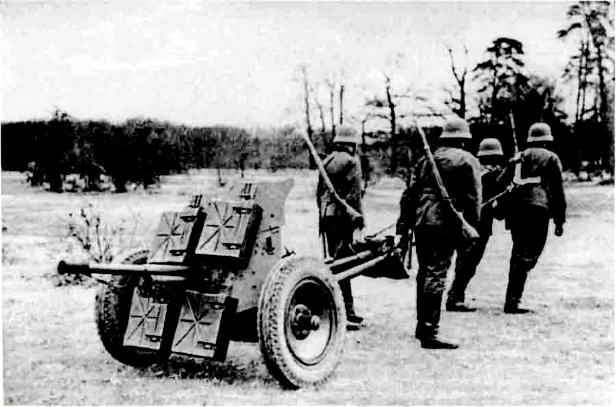 противотанковые ежи. противотанковые невзрывные заграждения. противотанковое препятствие 7. противотанковые барьеры плита. противотанковые ежи.