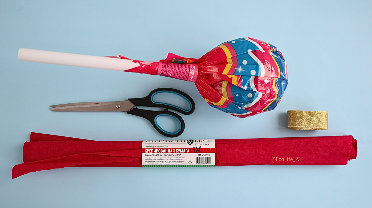 цветы из чупа чупсов и гофрированной бумаги