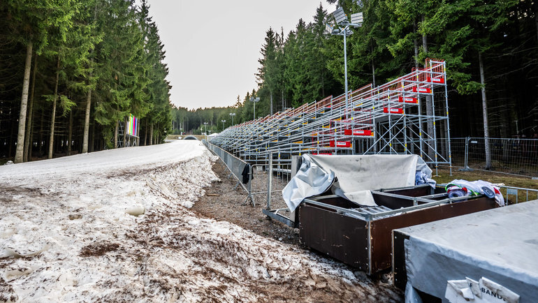    Трасса чемпионата мира по биатлону закрыта из-за ужасного состояния снежного покрова. Global Look Press