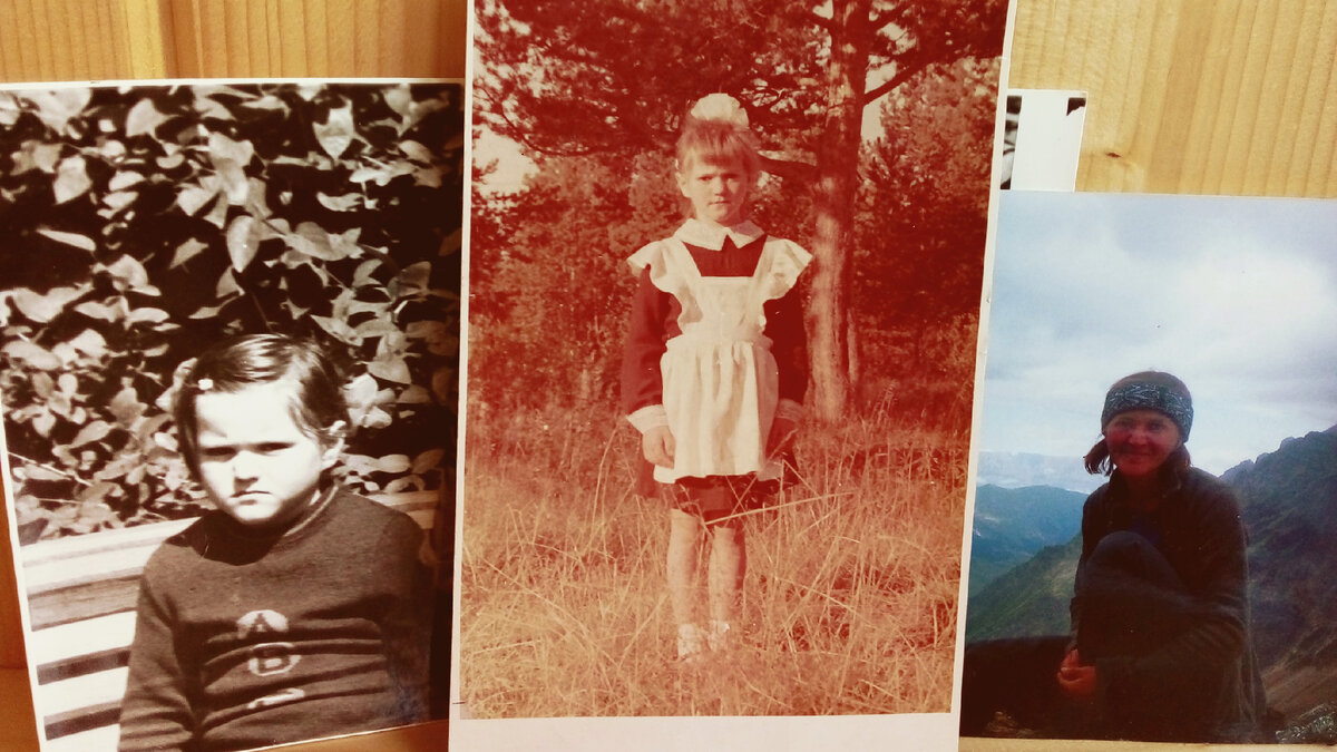 На детских фото я не любила улыбаться, а на взрослых, наоборот.