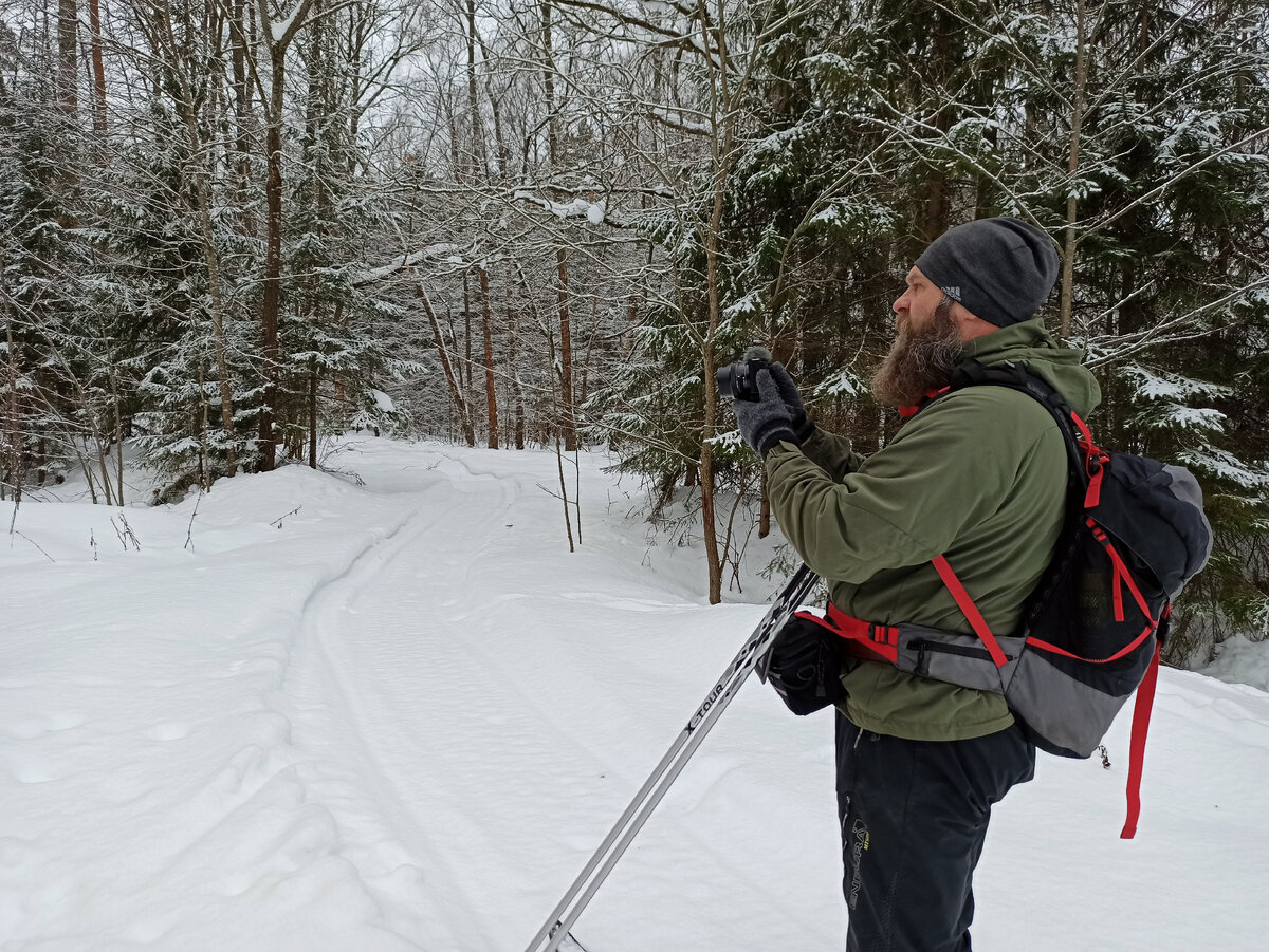 После 25 км на снегоступах едва держался на ногах. А друг на лыжах ...