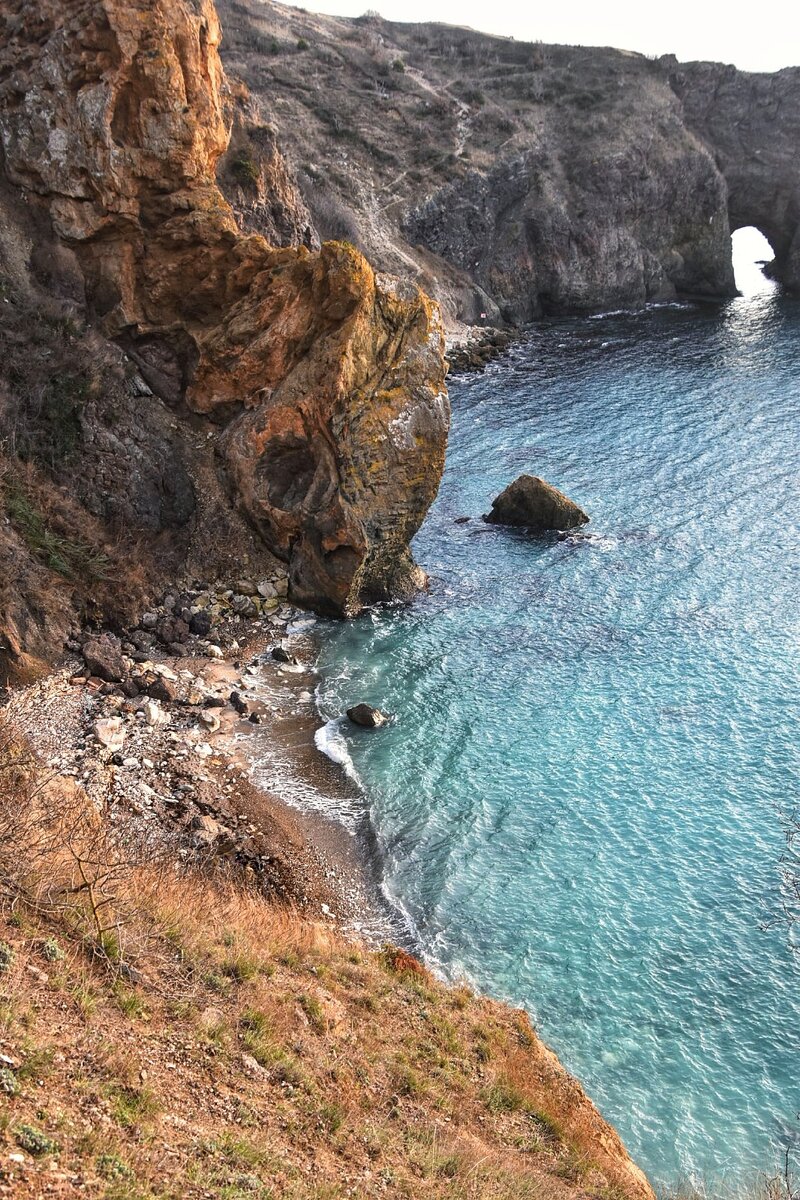 Пляж Каравелла у подножия мыса Лермонтова. Фиолент в январе