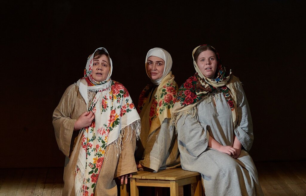 бальзаминов спектакль. сцена в балтийском доме. тюз вампилова иркутск молодая гвардия. тюз иркутск белоснежка и семь гномов. театр юного зрителя.