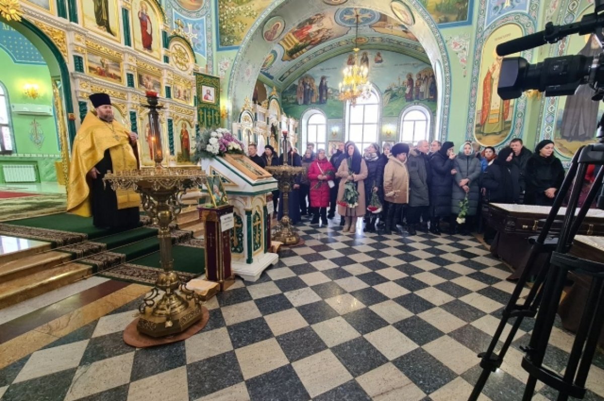    В Волгодонске начались похороны погибших в Афганистане Евсюковых