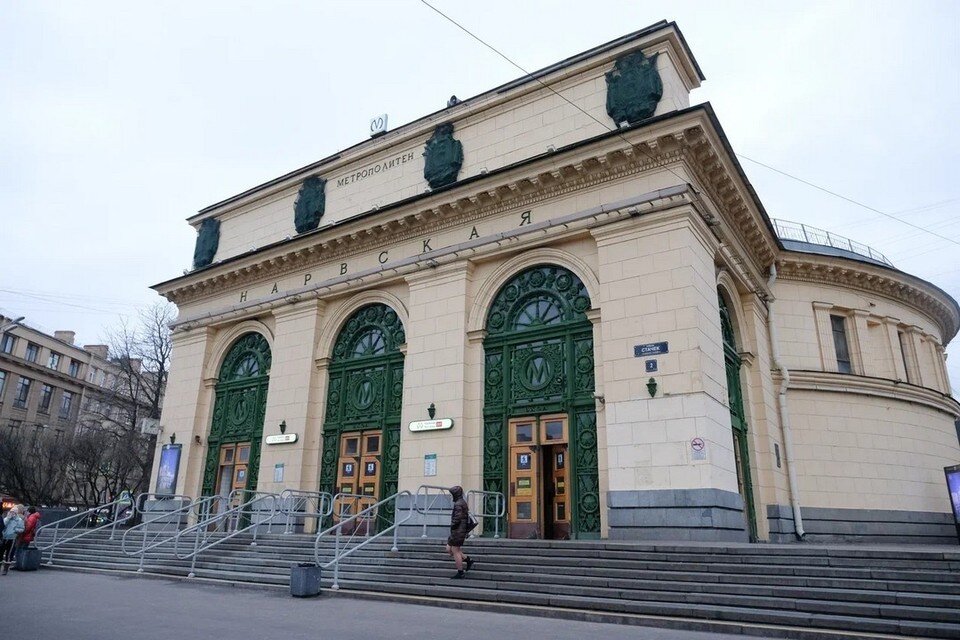 Опоздание поездов санкт петербург. Мжд сбой. Опоздание поездов санкт петербург. Почему поезд опаздывает. Прибытие поезда из санкт-петербурга.