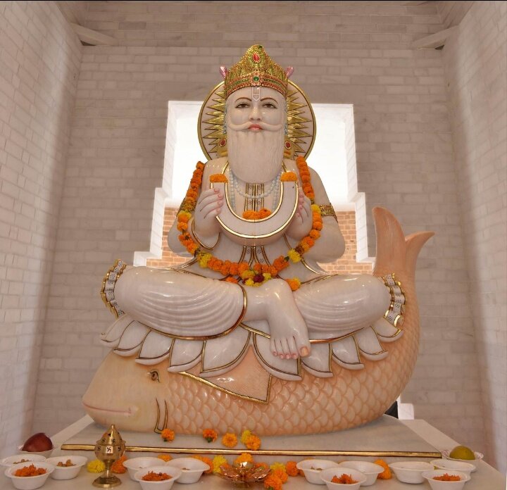 Джулелалу как воплощению Варуны поклоняются индуисты синдхи. Фото: en.wikipedia.org