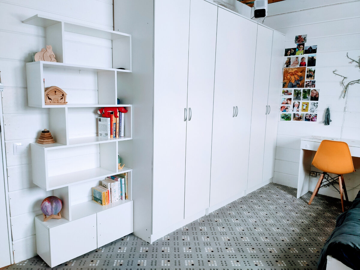 открытые детские полки. детский книжный шкаф икеа. книжный стеллаж детский. открытые детские полки. стеллаж для книг открытый.